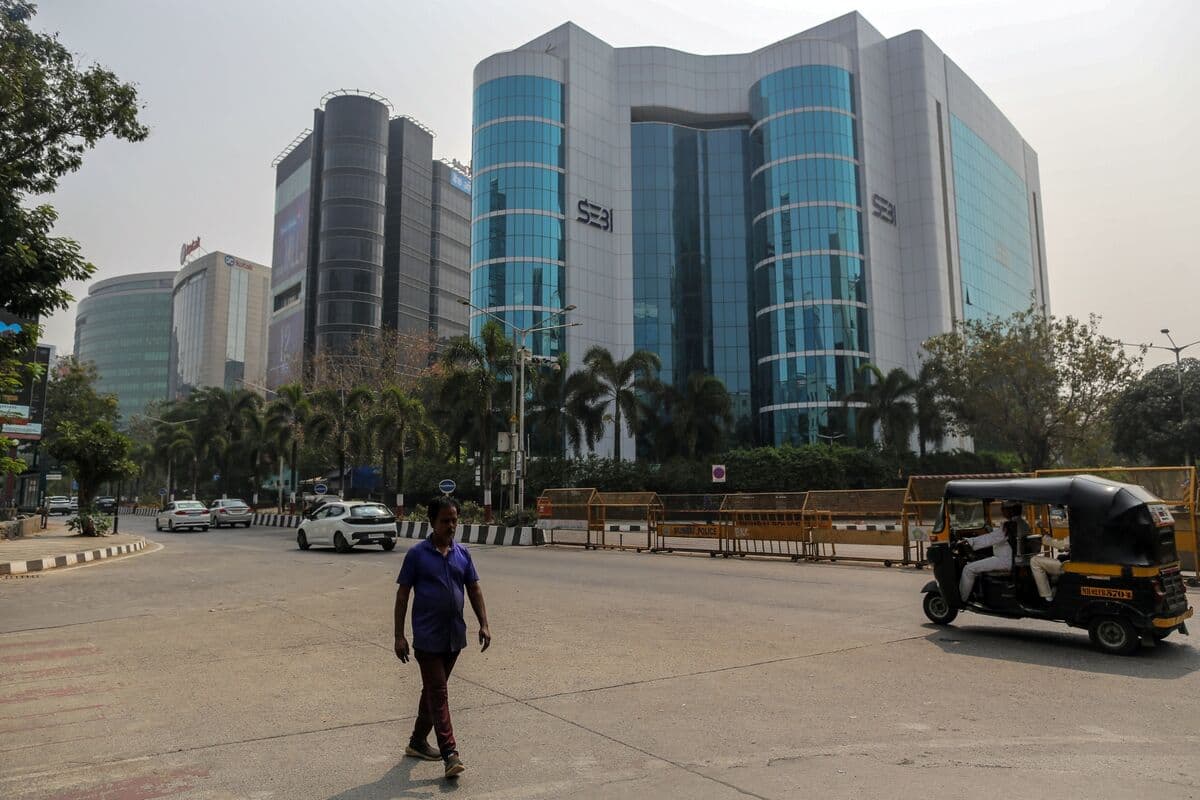 India’s Regulator Eases Rules for Foreign Funds to Settle Trades