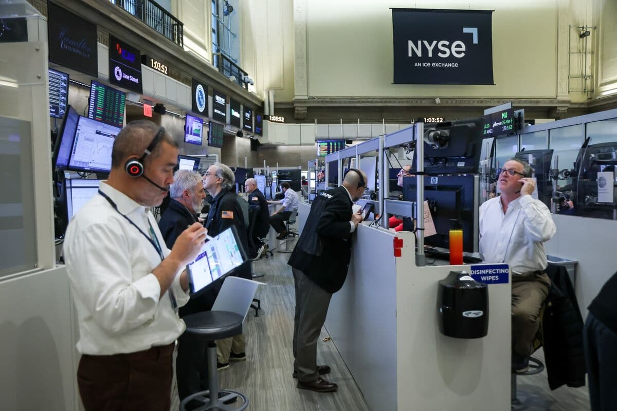 US Stock Futures Rise as Investors Buy Technology Shares Following Recent Decline