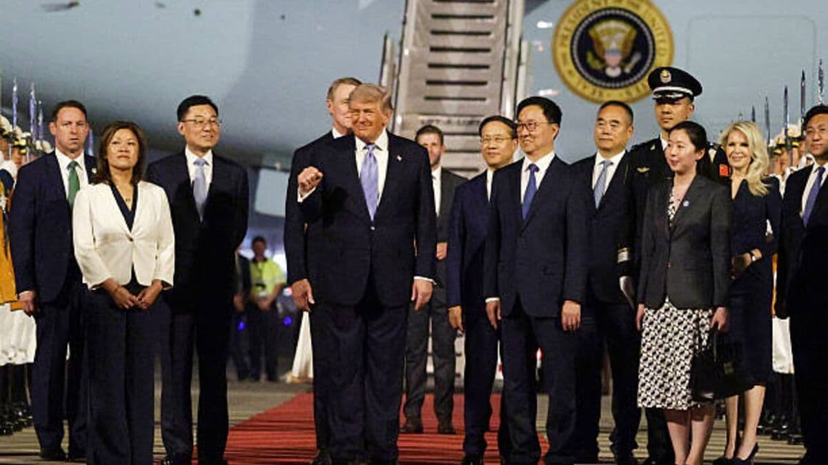 Trump Arrives in Beijing for Trade Summit with Xi Jinping