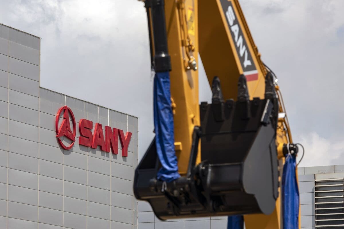Sany Heavy Is Said to Consider IPO for Electric Unit in Hong Kong