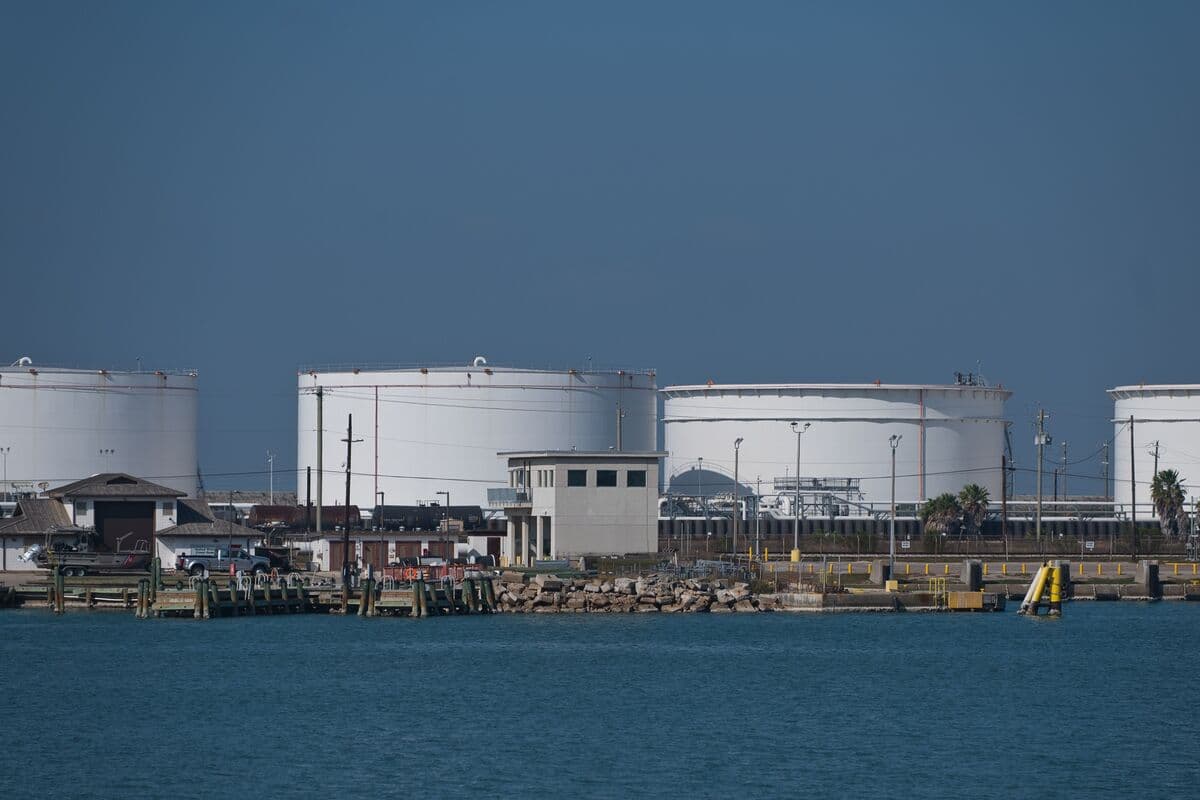 Oil Is Market ‘Singularly Focused’ on Hormuz, Vitol Says