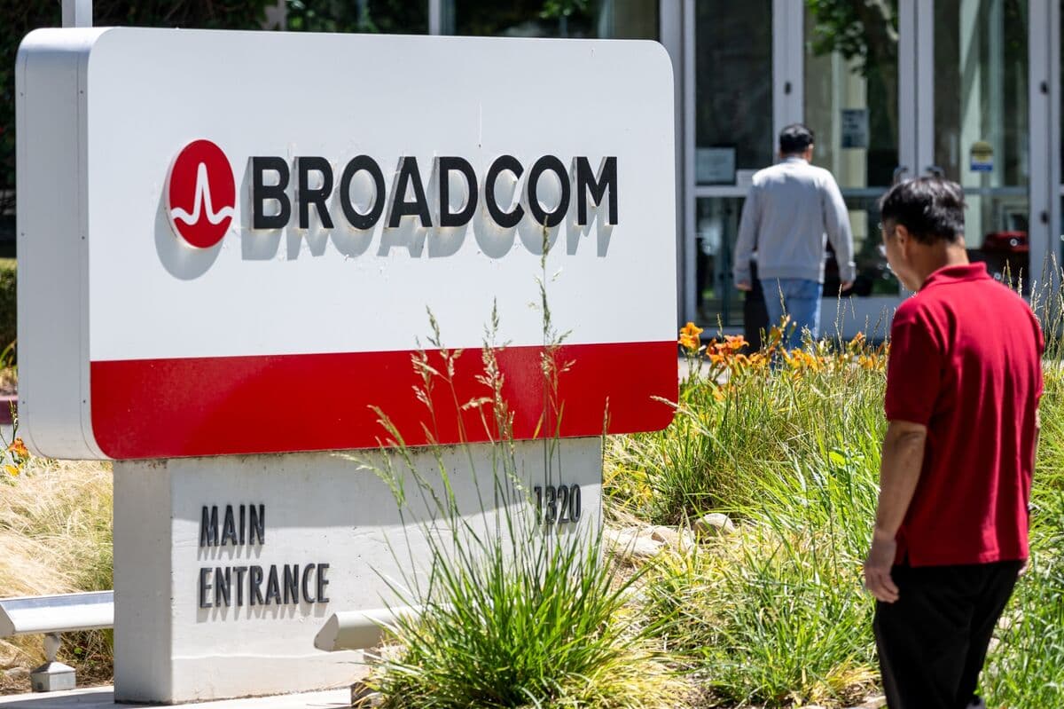 Broadcom's Forecast Falls Short of Investor Expectations for AI Sales Growth