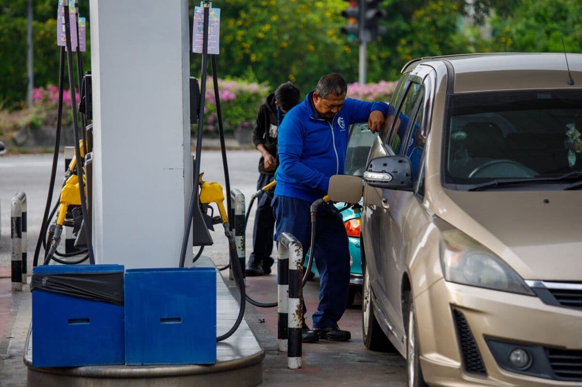 Malaysia Cuts Subsidized Fuel Quotas on Global Oil Price Surge