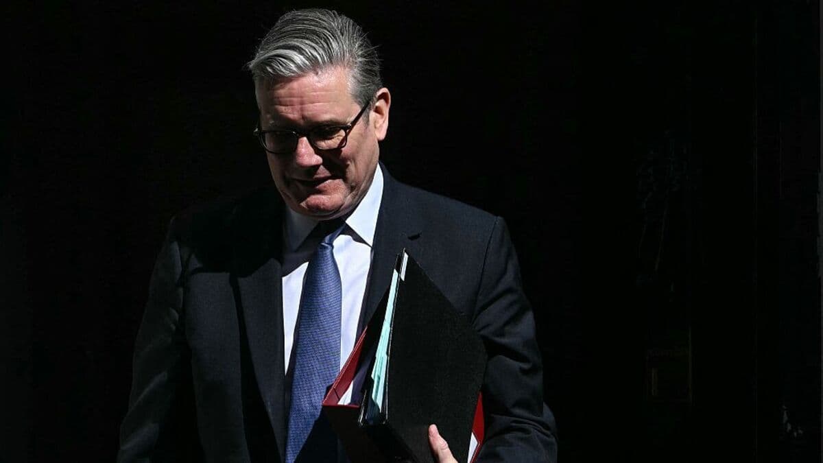 UK's Starmer Faces Vote on Potential Mandelson Probe