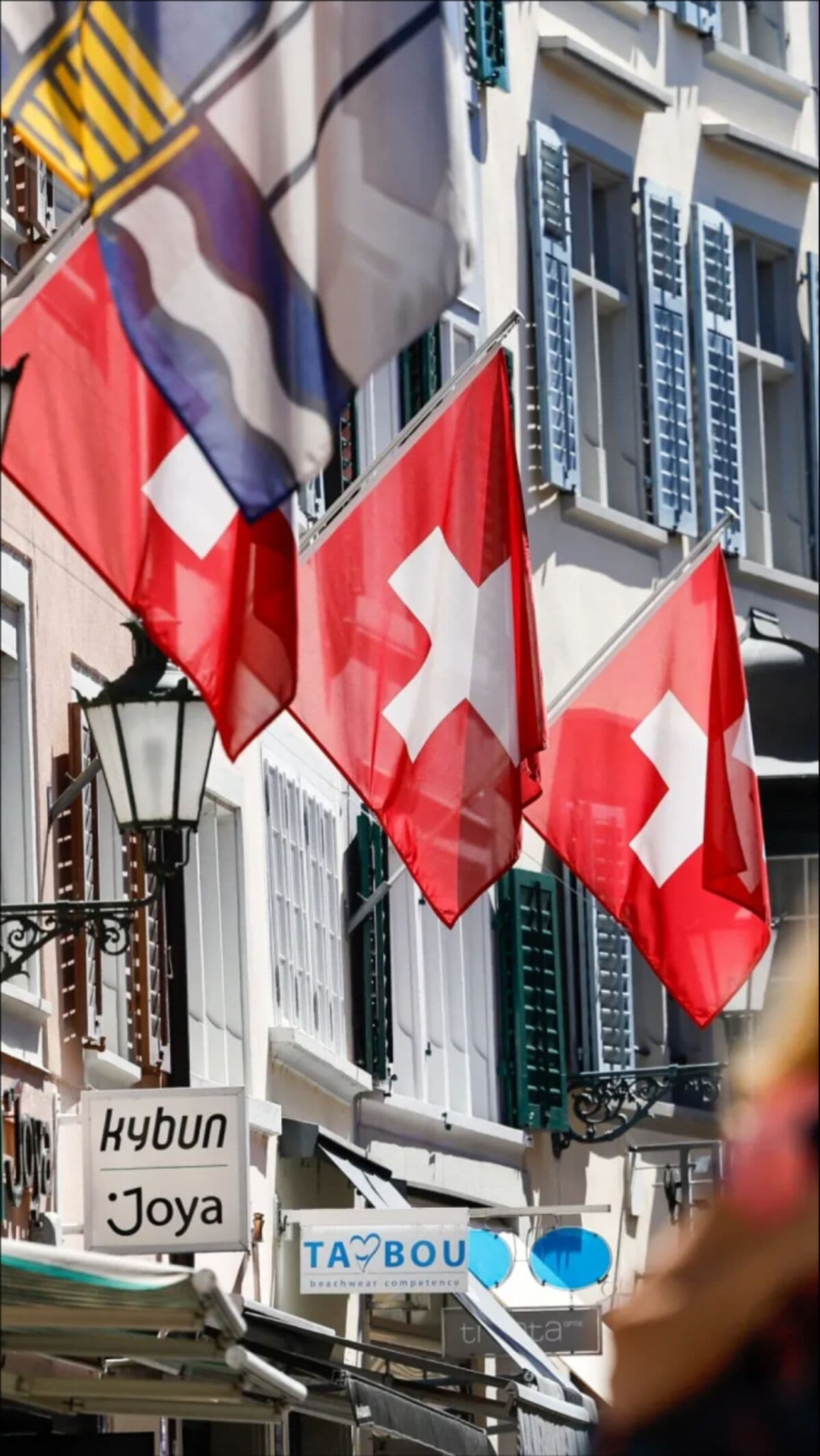 Switzerland Considers Population Cap of 10 Million, Raising Concerns Among Executives