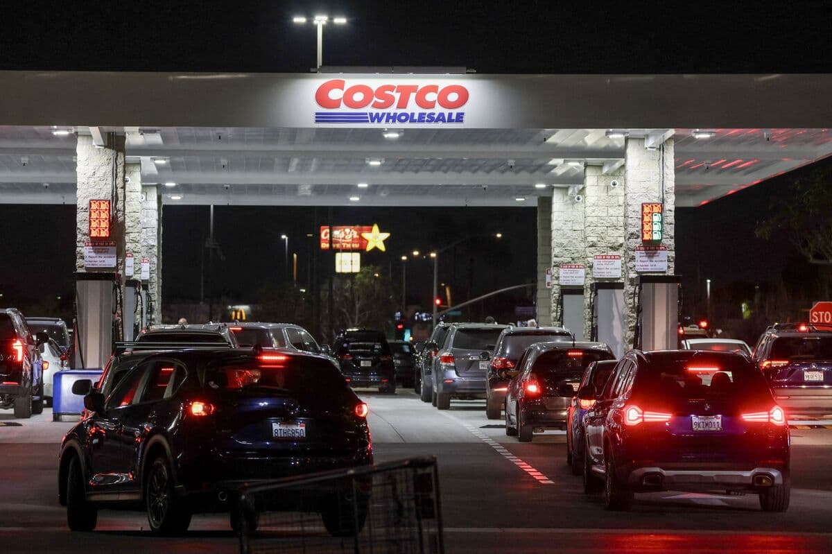 Costco Lines, Canceled Trips, Fuel Rewards: Americans Hunt for Cheap Gas