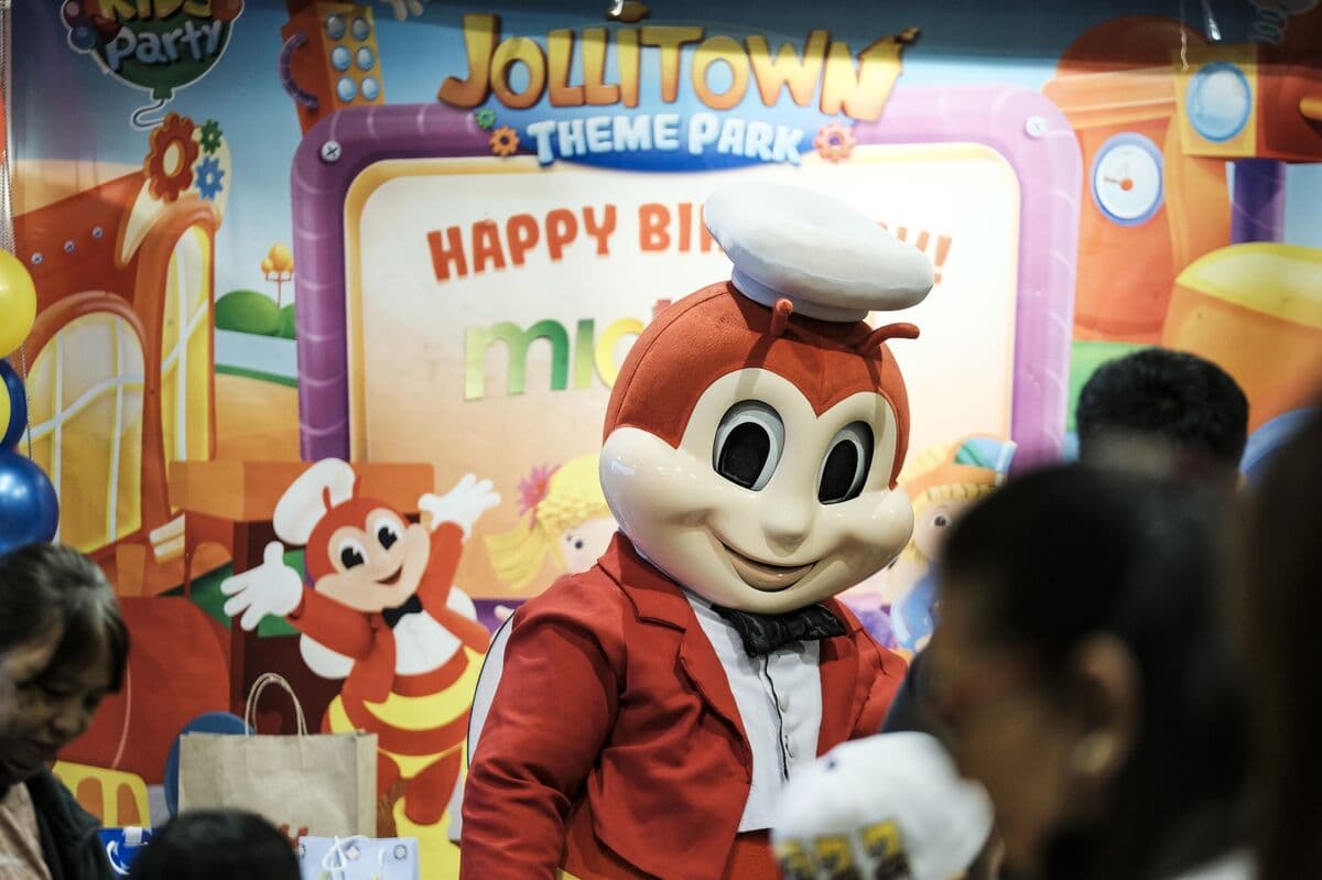 Jollibee Considers Relocating US Listing to Thriving Hong Kong Market