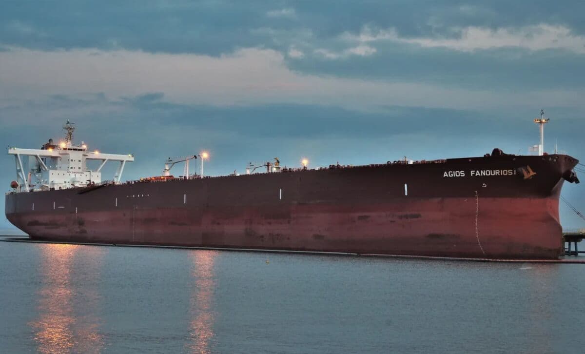 Iraqi Supertanker Withdraws from US Naval Blockade in Strait of Hormuz