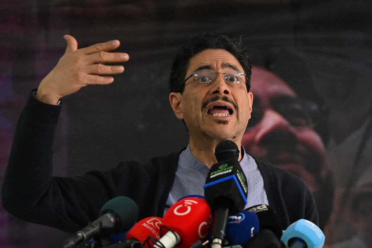 Iván Cepeda Acknowledges No Major Irregularities in Colombian Vote Count
