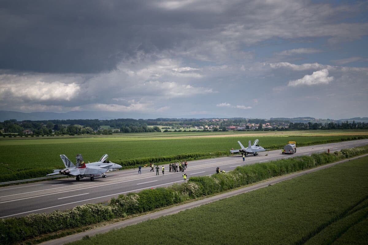 Switzerland Considers Extending Current Fighter Jets Amid F-35 Deal Delays
