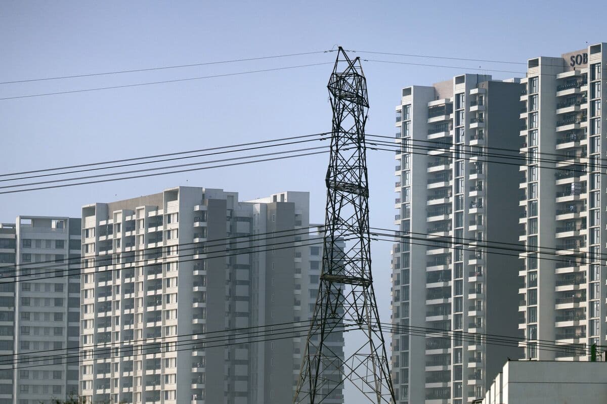 Iran Conflict Disrupts India's Gas Supply, Hitting Power Generation Amid High Demand