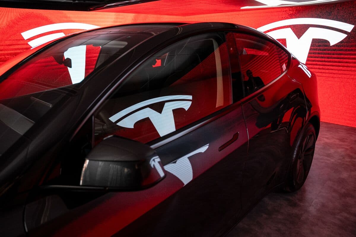 Tesla Driver-Assist System FSD Will Switch to Subscription-Only, Musk Says