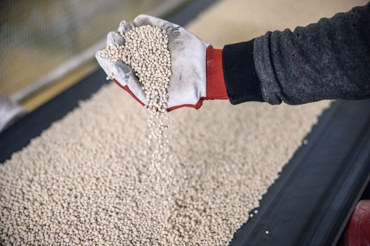 China Reins in Fertilizer Exports as War Pushes Up Global Prices