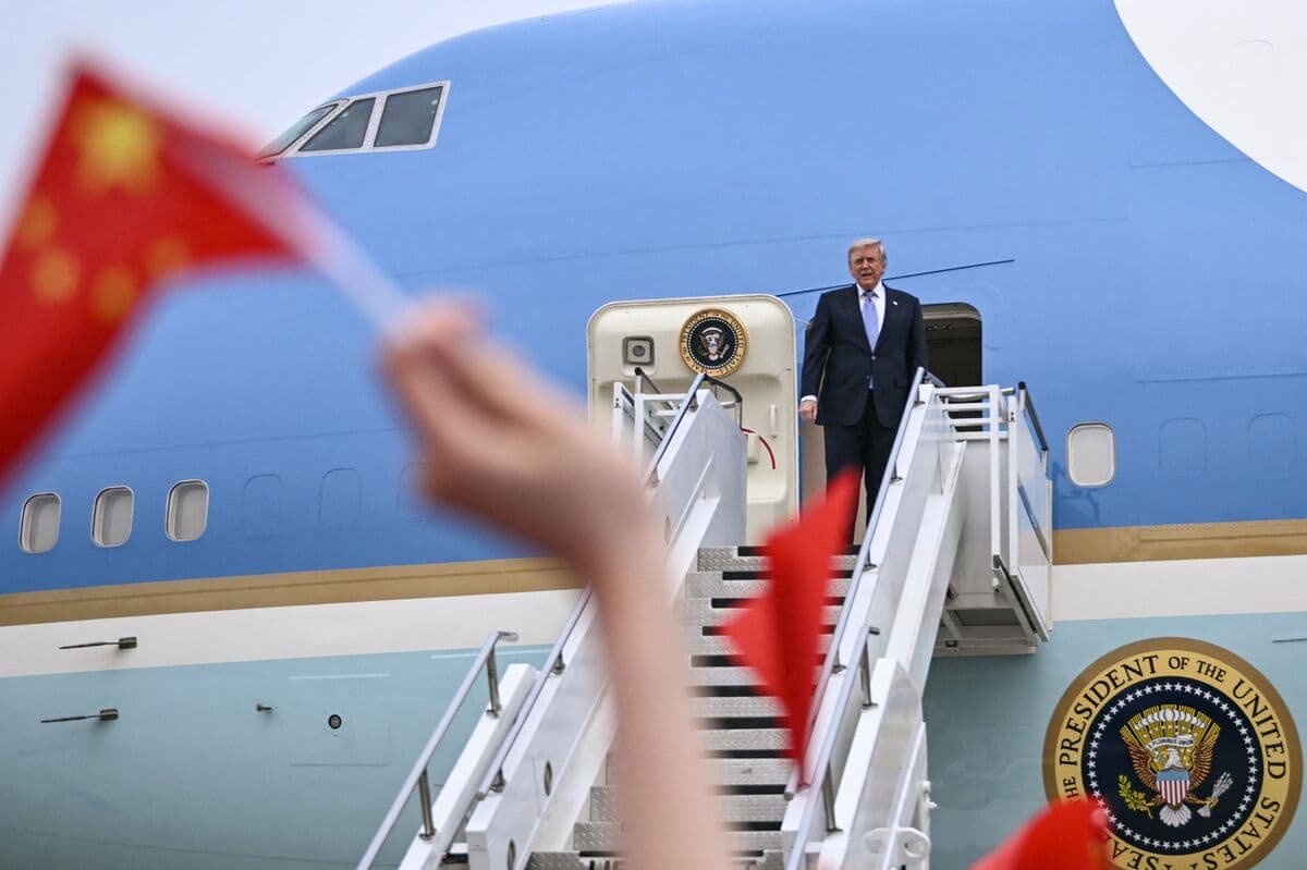 Trump Remains Noncommittal on Taiwan, Decision on Arms Sale Expected Soon