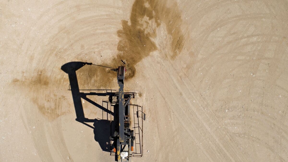 Oil at $120 or $130 Could Trigger a Recession, Hooper Says