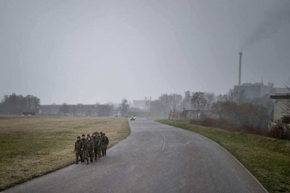 Swiss Army’s Push to Keep Soldiers Is Going to the Ballot Box