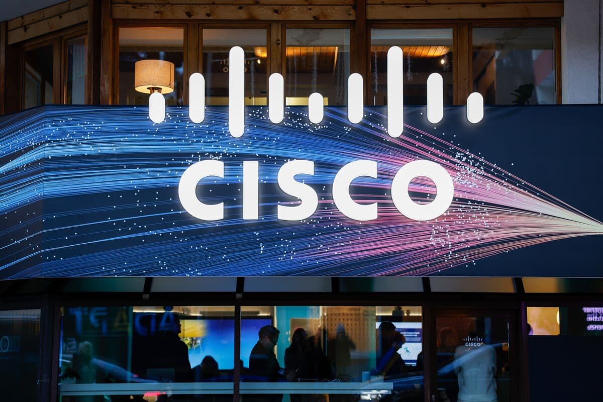 Cisco Projects Strong Fourth-Quarter Sales Amid Job Cuts