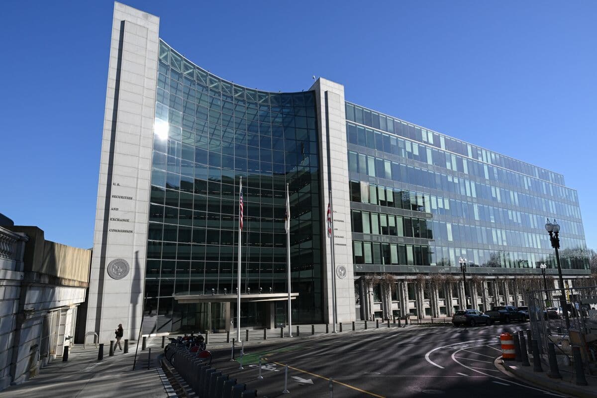 White House Reviewing SEC’s Crypto, Hedge Fund Disclosure Plans