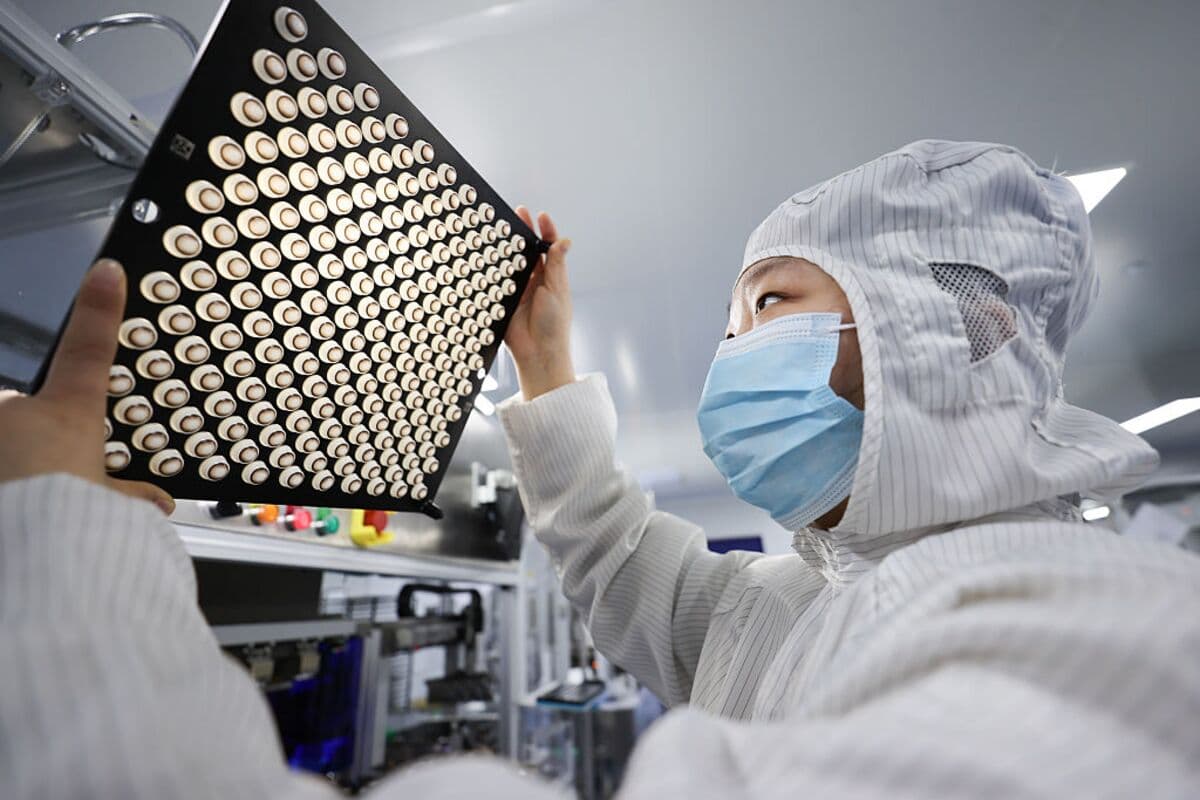 Chinese Contact Lens Maker Moody Is Said to Mull $1 Billion Sale