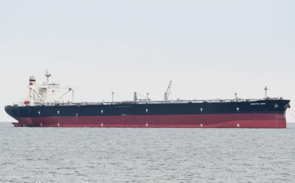 Japanese Crude Supertanker Attempts Hormuz Exit in War’s First