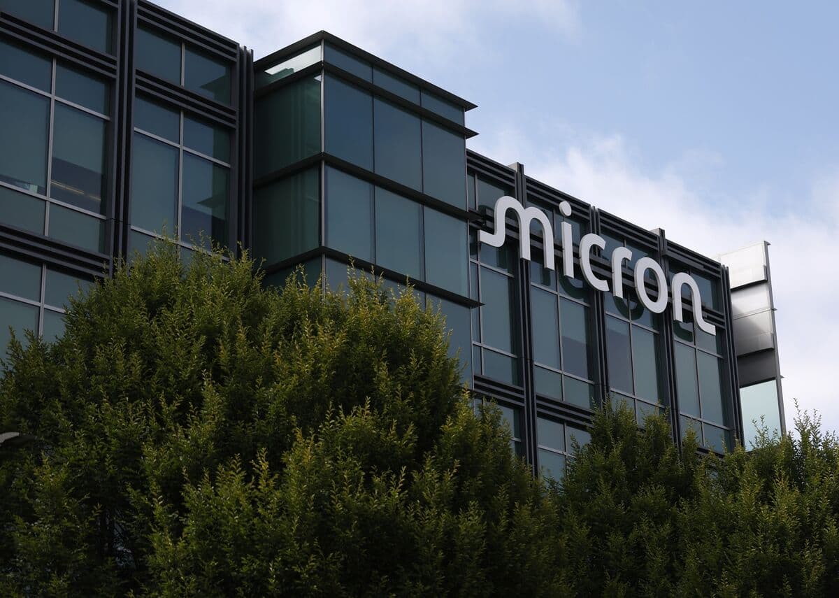 Micron Gives Upbeat Forecast After Demand Soars for Memory Chips