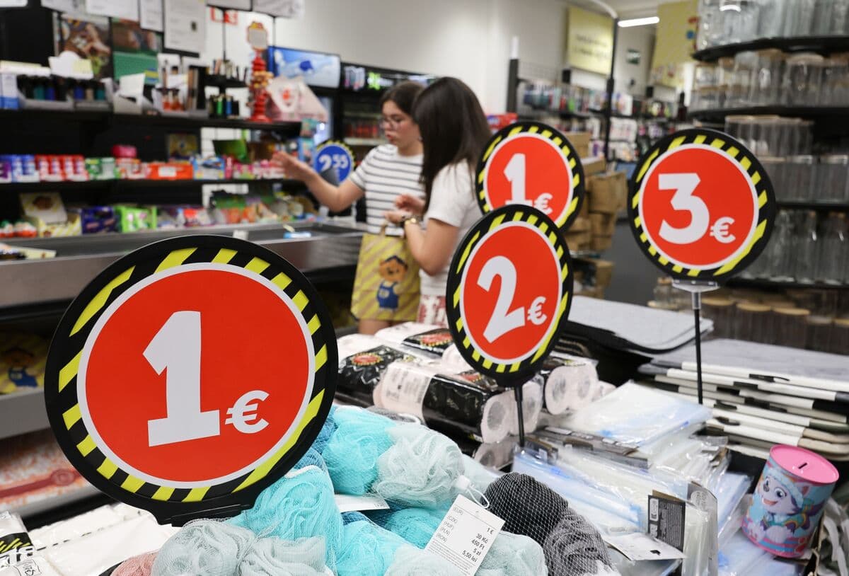 ECB Reports Significant Decline in Euro-Area Consumers' Short-Term Price Expectations