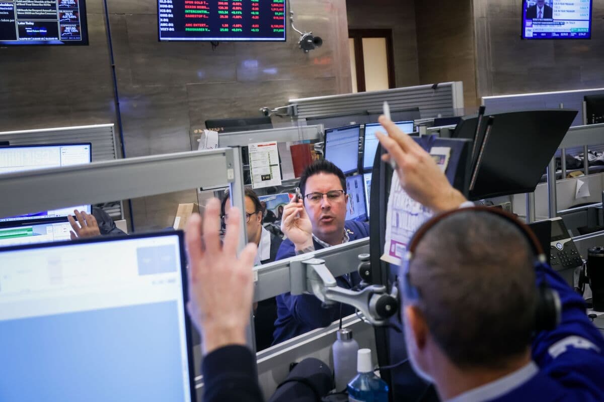 Wall Street’s Hot 2026 Trades, From AI Dispersion to Tech Tails