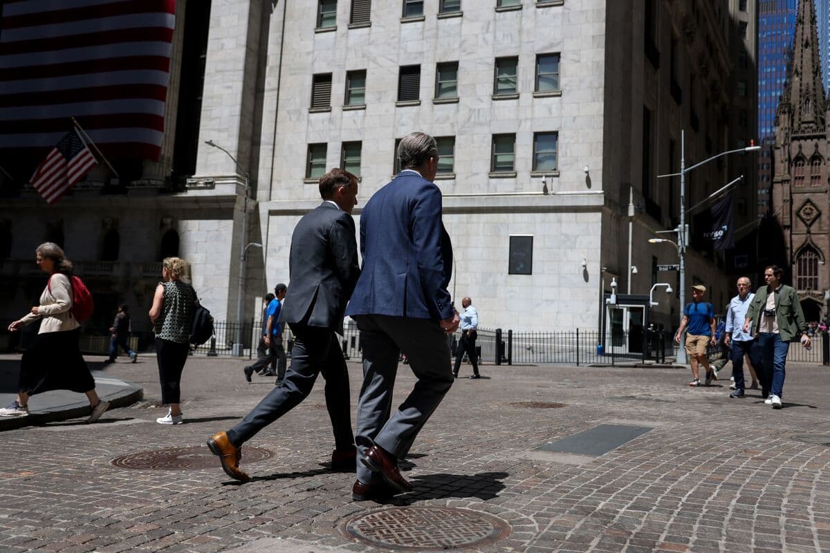 Wall Street Endorses AI Potential for Traditional Auto Manufacturers