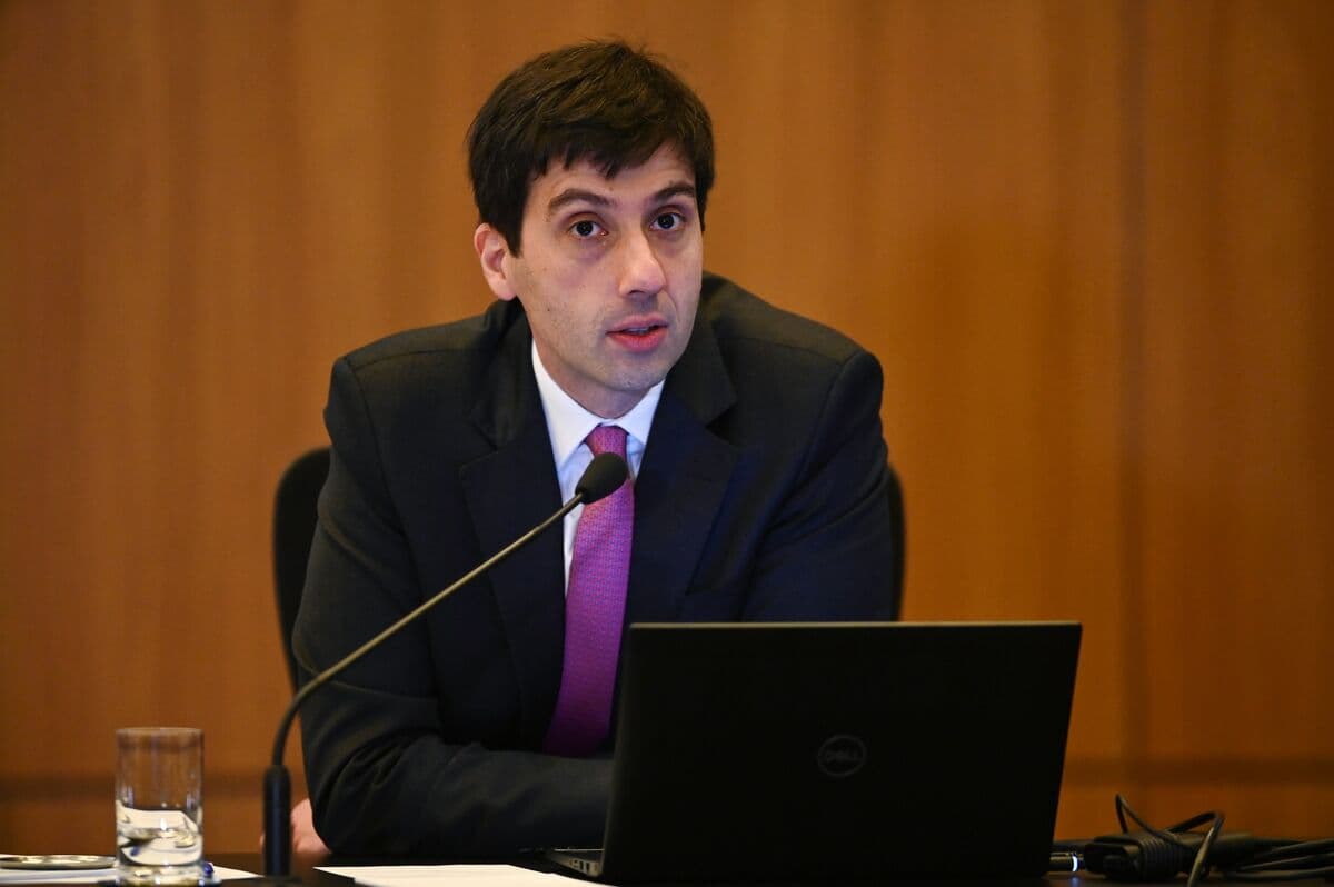 Itau in Talks With Ex-Central Banker for Economist Job