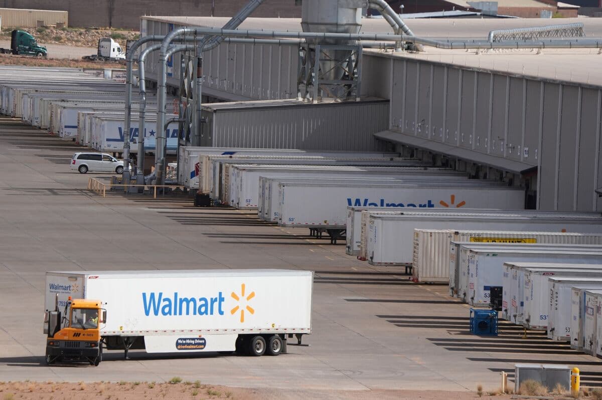 Banks Launch $1.8 Billion of Loans Tied to Walmart Supplier Deal