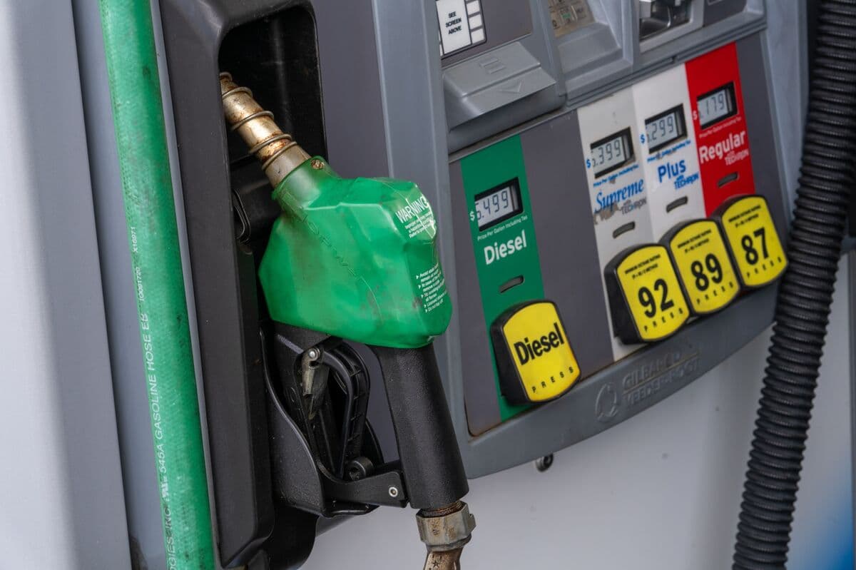 US Diesel Tops $5 a Gallon as War Disrupts Fuel Supply Chains