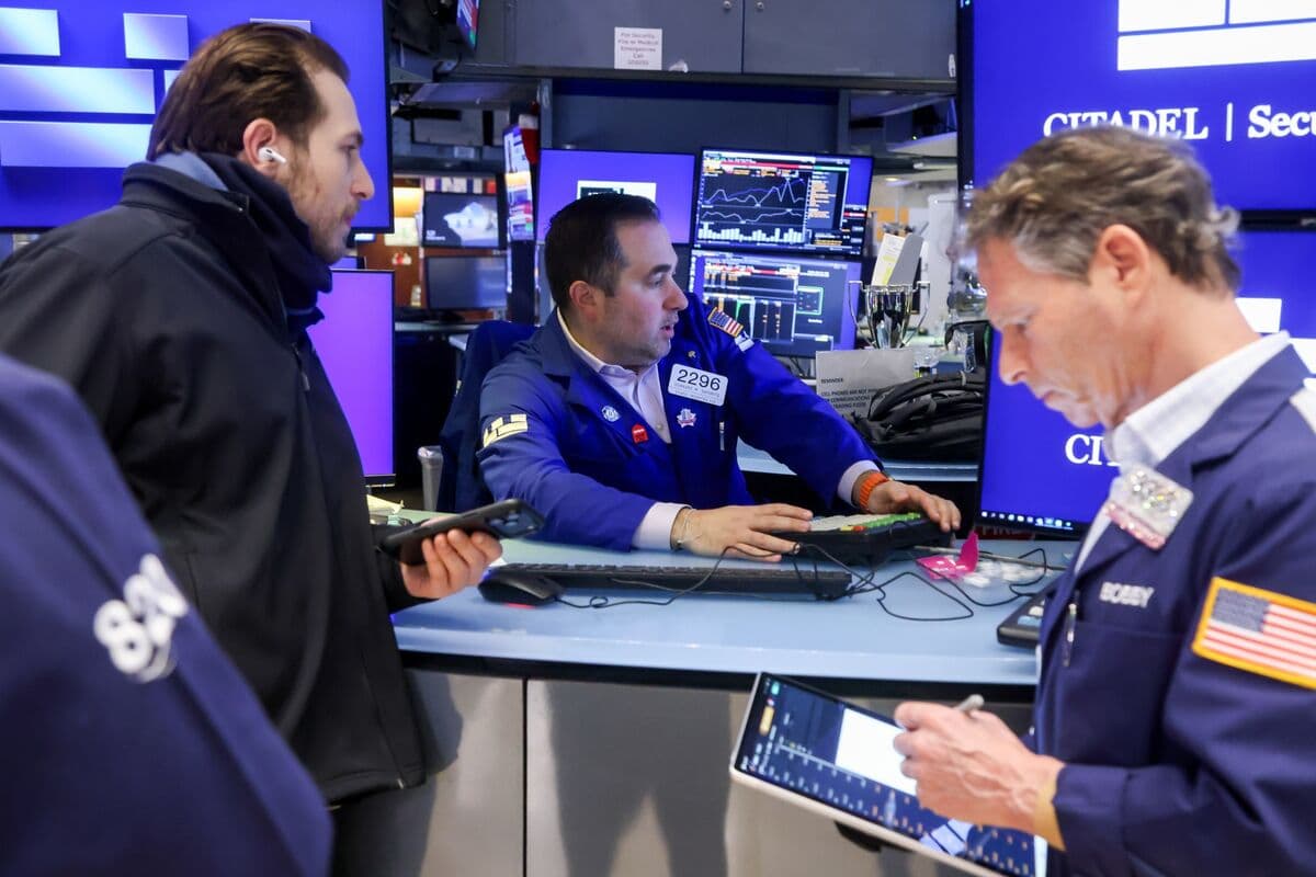 Barclays’ Altmann Sees Strongest Buy Signal for Stocks in a Year