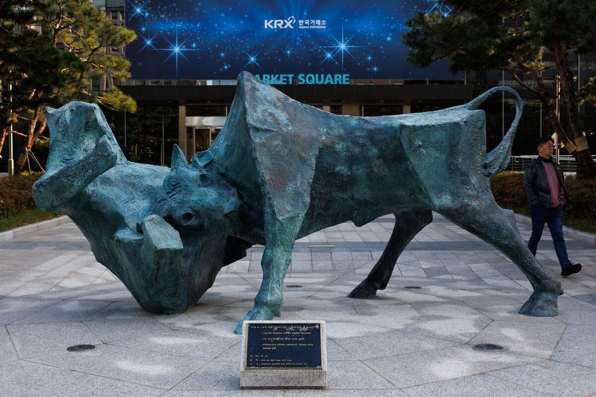 Korea Exchange Considers Riskier ETFs to Woo Retail Traders