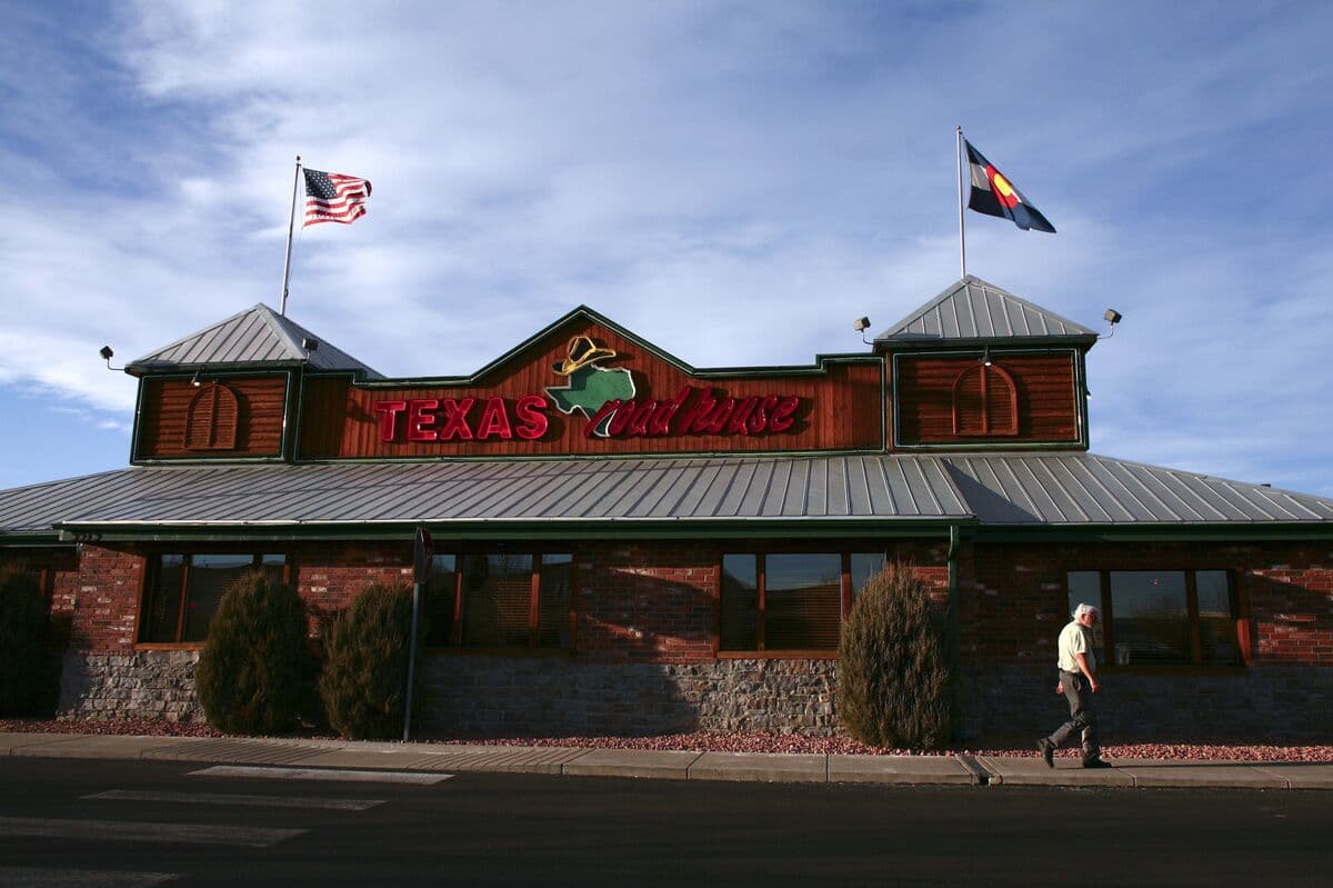 Texas Roadhouse Sales Hold as Diners Pick Cheaper Beef Cuts