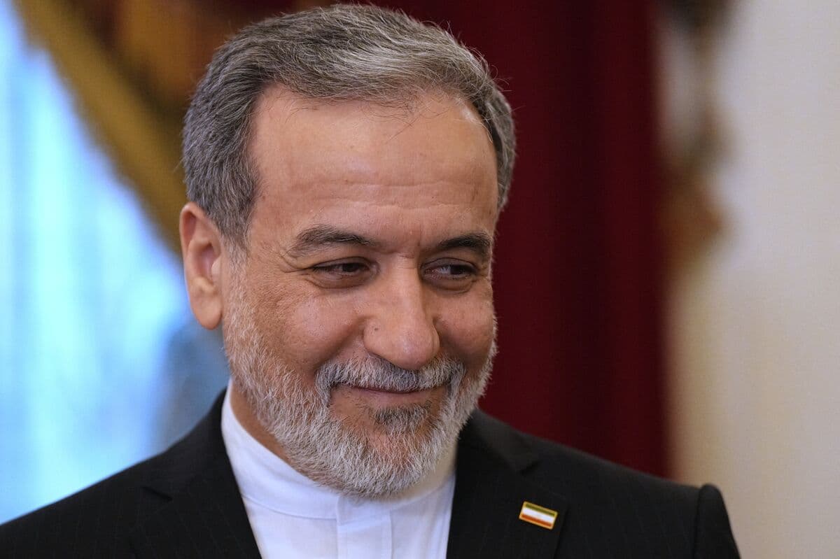 Iran’s Top Diplomat Meets Wang Yi in First China Trip Since War
