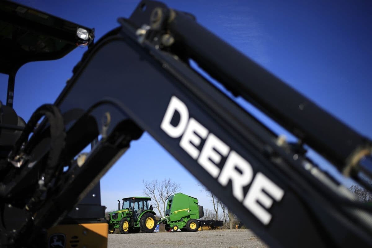 Deere Maintains Profit Outlook Amid Construction Gains Despite Agricultural Struggles