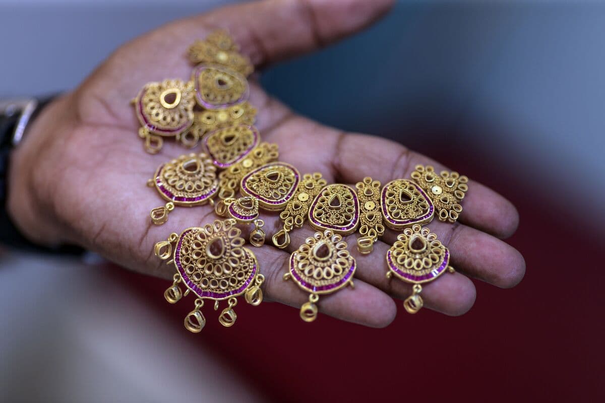 Gold Lender Muthoot FinCorp Said to Plan $300 Million India IPO