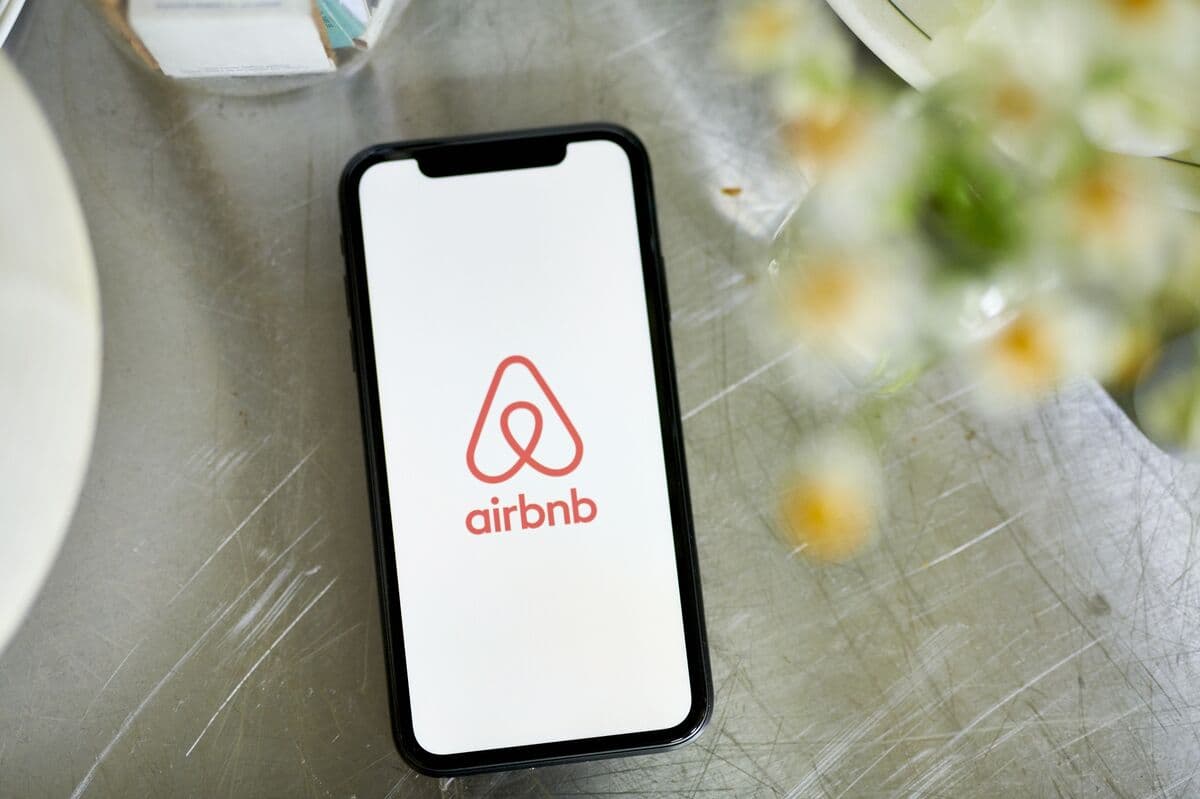 Airbnb Boosts 2026 Revenue Outlook on Increased Bookings