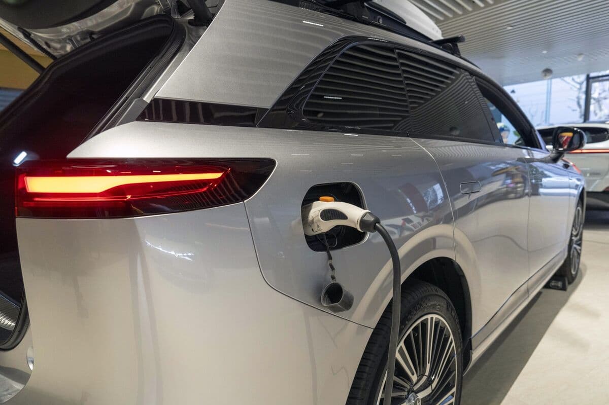 China Puts EVs on a Diet as Battery Boom Adds Bulk, CCTV Reports