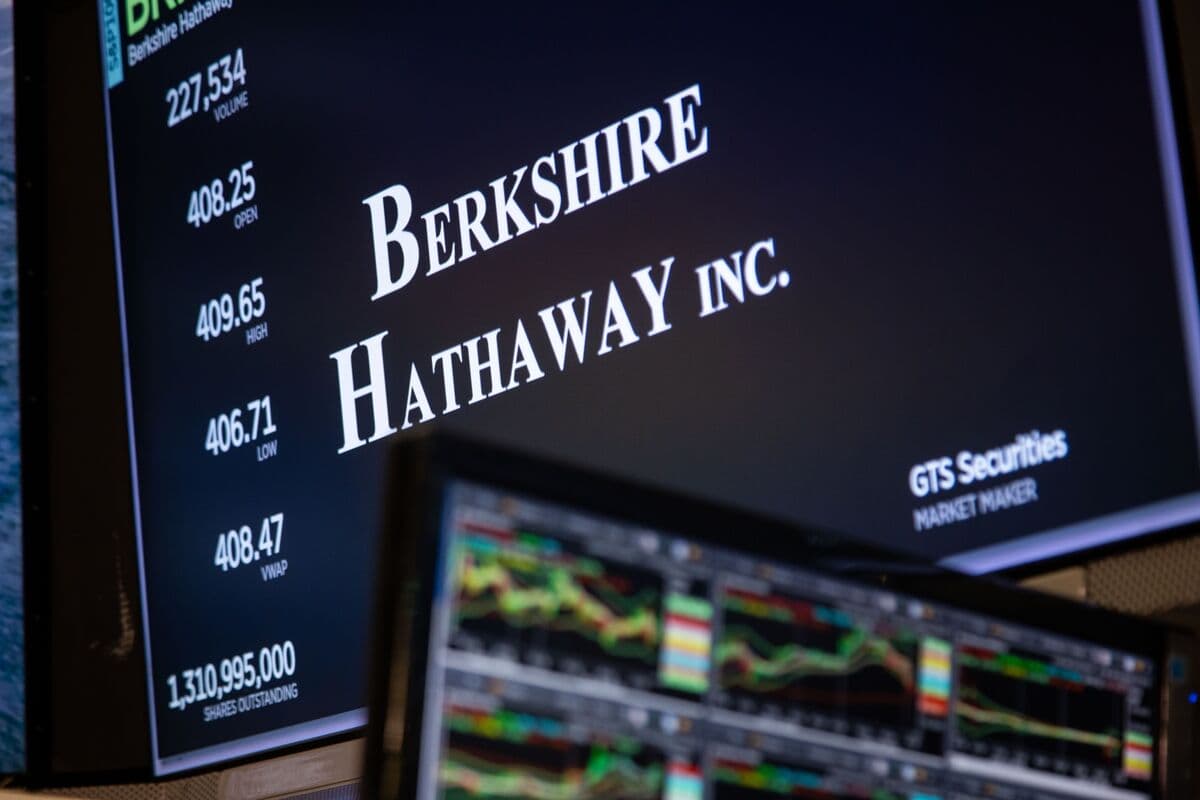Berkshire Hathaway Increases Stake in Alphabet, Divests from Amazon