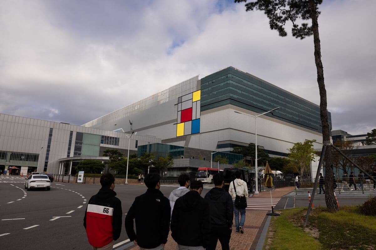 Samsung Union Halts Strike Plans Following Tentative Wage Agreement