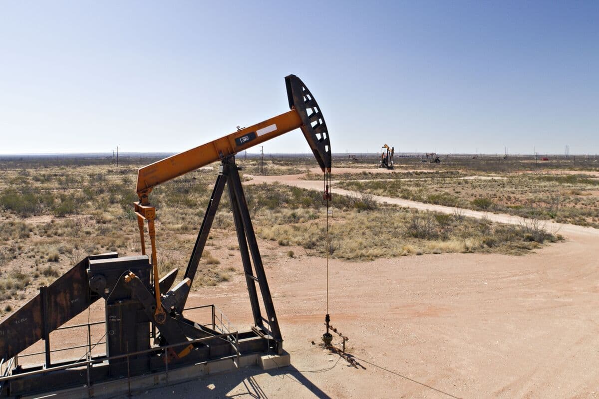 Oil Traders Navigate Iran War Impacts With Niche Spread Bets