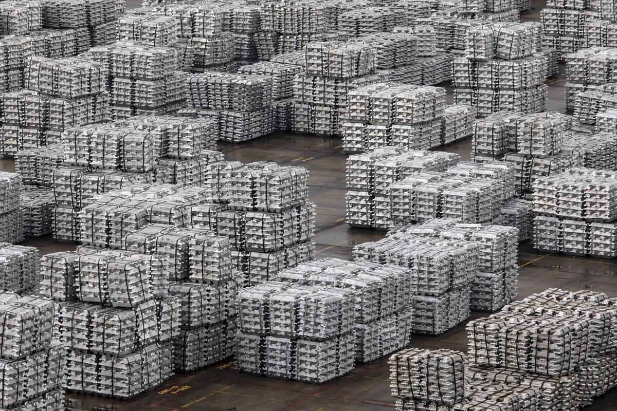 China’s Aluminum Output Hits Record, Steel Below 1 Billion Tons
