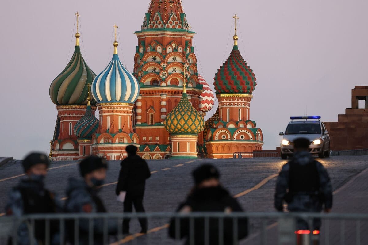 Russia Urges Foreigners to Leave Kyiv Over Victory Day Threat