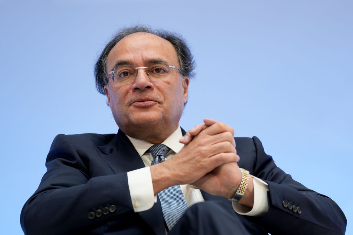 Pakistan Plans Return to Global Bond Market After Four-Year Gap