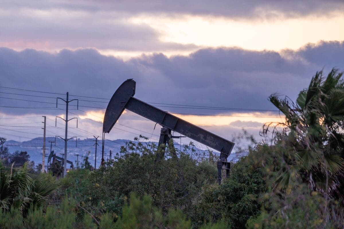 Oil Steadies as the US and Iran Weigh Fresh Proposal to End War