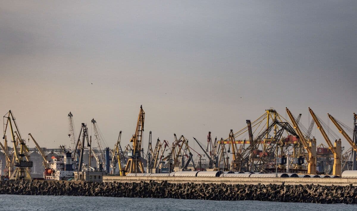 Romania Evacuates Black Sea Port Following Marine Drone Explosion