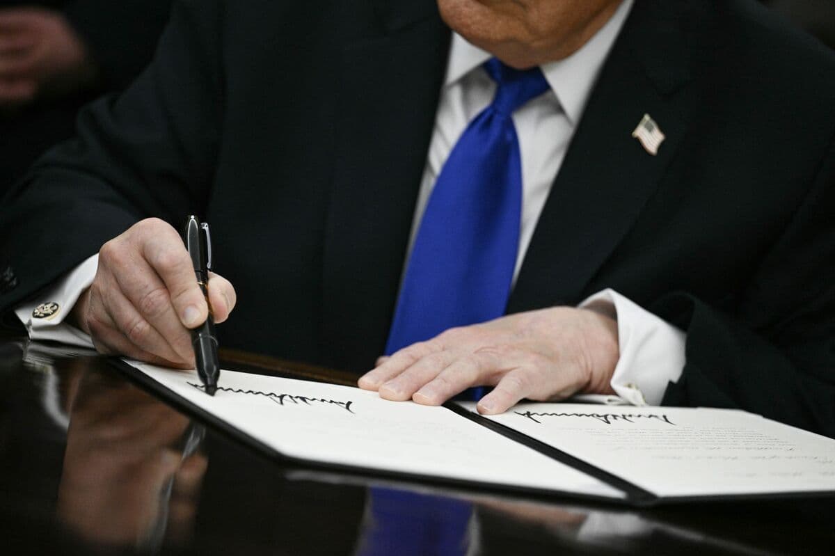 Trump Signs Permit for Pipeline from Canada Echoing Keystone XL