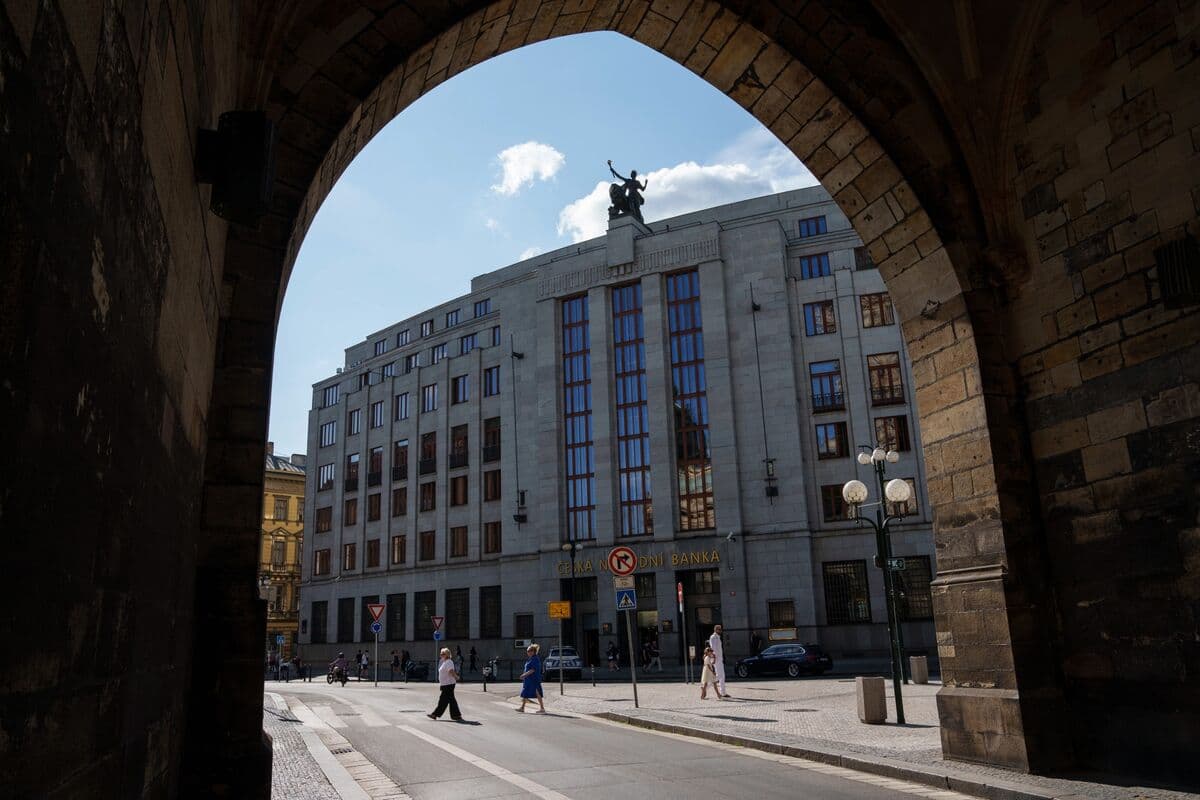 Czechs Hold Rates With Policy Outlook Clouded by Energy Shock