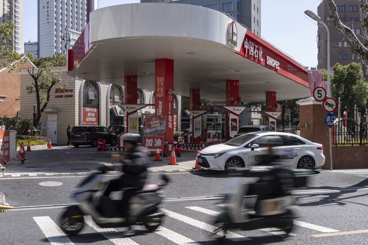 China’s Top Oil Refiner Cuts Activity by 10% as War Hits Supply